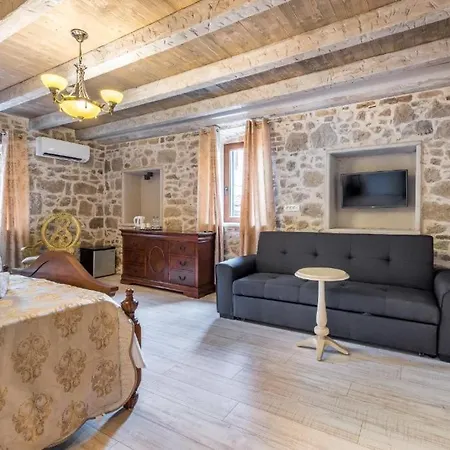 Otel Historic Plaza Varos (adults Only)