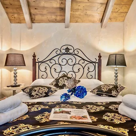 ホテル Historic Plaza Varos (adults Only)