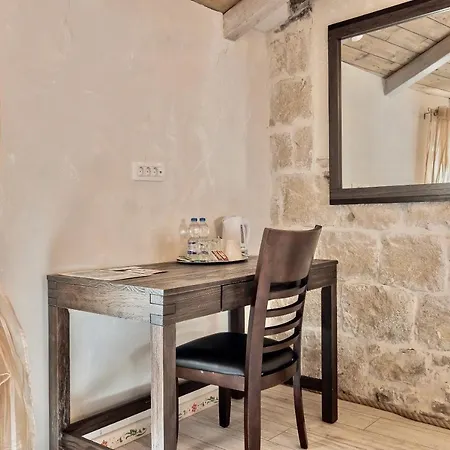 ホテル Historic Plaza Varos (adults Only) 4*