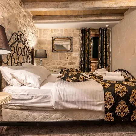 Historic Plaza Varos (adults Only) 4*