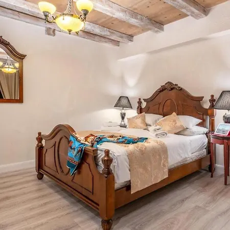 ホテル Historic Plaza Varos (adults Only)