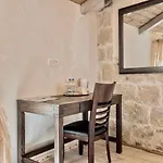 酒店 Historic Plaza Varos (adults Only) 4*
