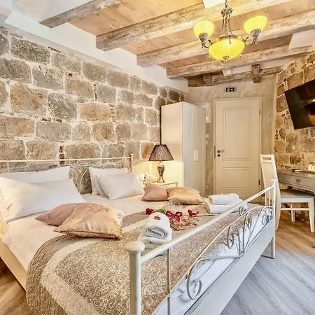 Historic Plaza Varos (adults Only) 4* スプリト