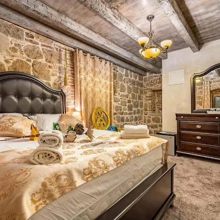 Historic Plaza Varos (adults Only) ホテル スプリト