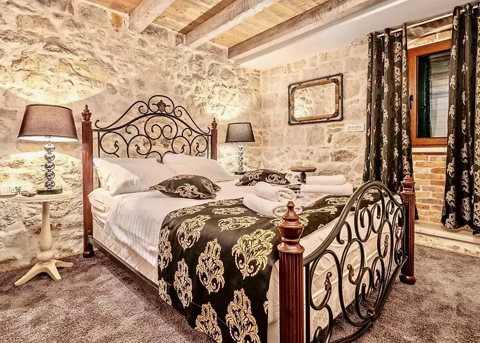 Hotel Historic Plaza Varos (adults Only) 4*