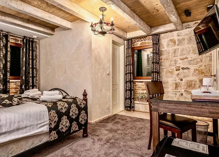 Hotel Historic Plaza Varos (adults Only) 4*